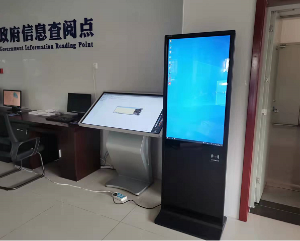  Xun Boming's two 43 inch touch query machines applied to a government project